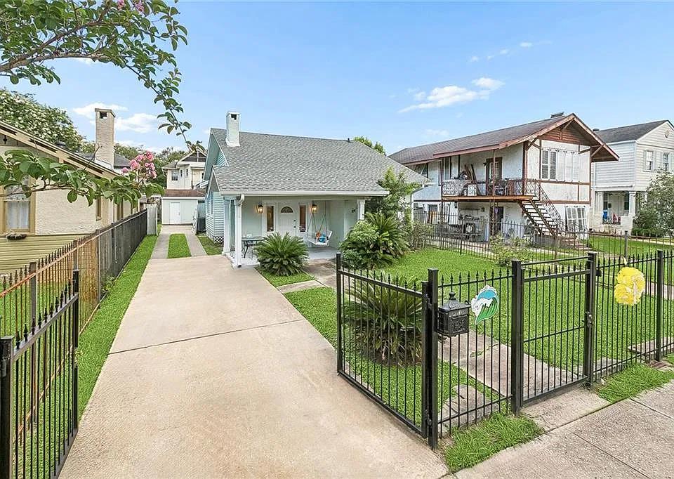 2831 Calhoun St