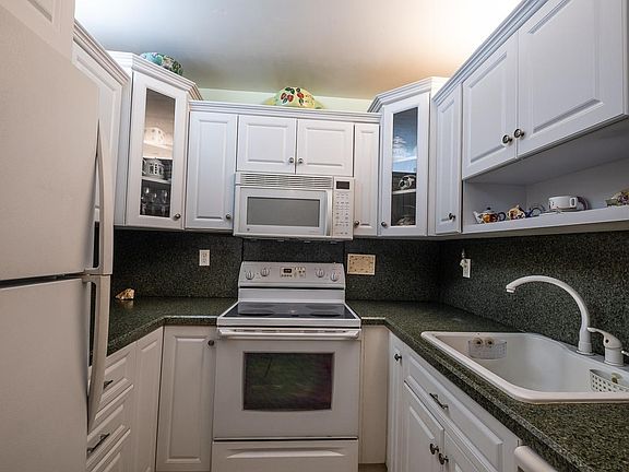 2nd image of 100 South Blvd APT 1B