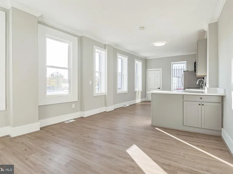 1243 E Lanvale St — Photo 8