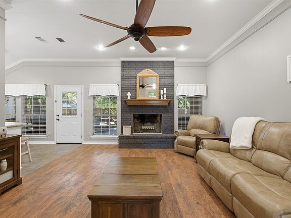 3rd image of 2505 Hillview Ct