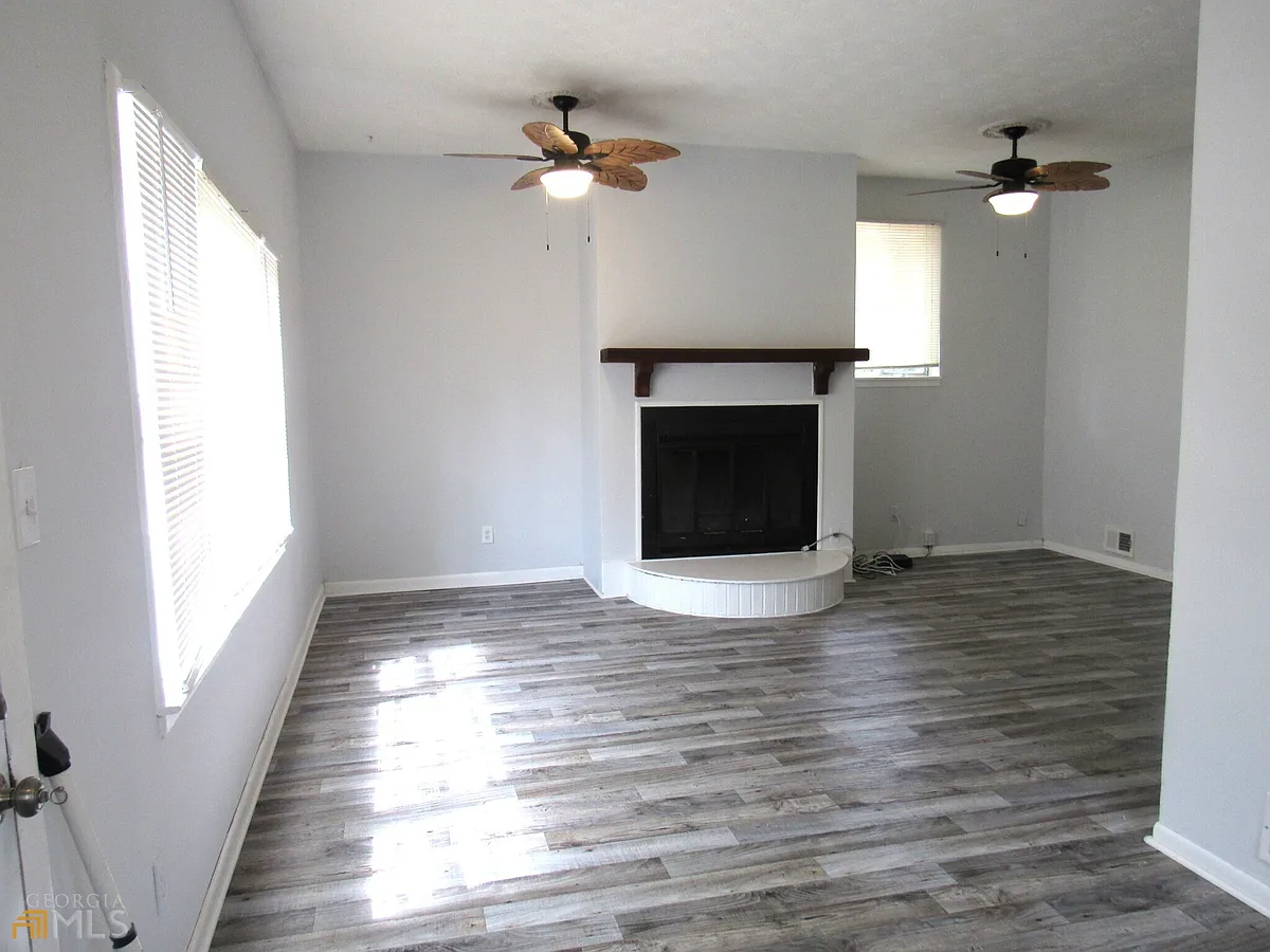 Building Photo - 8337 Holly Dr