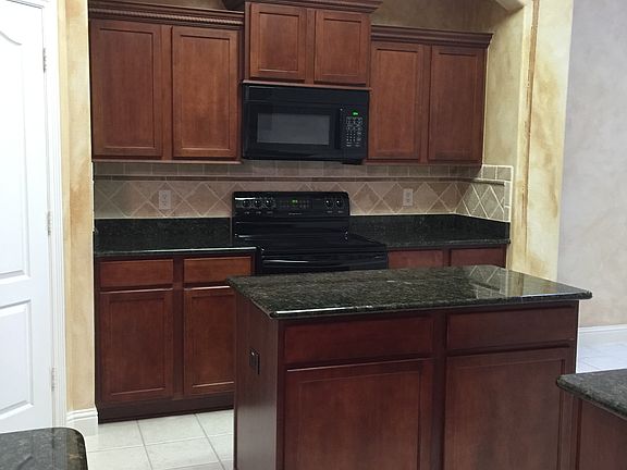 Eat-in, granite kitchen