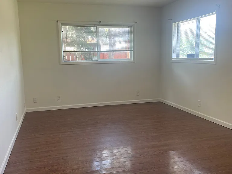 4950 Barger Dr — Photo 9