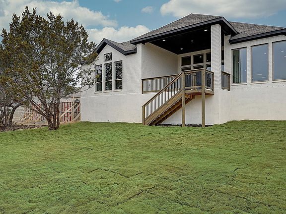 3rd image of 313 Fandango