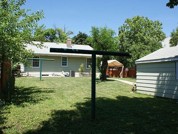 3rd image of 1004 Magnolia Ave E