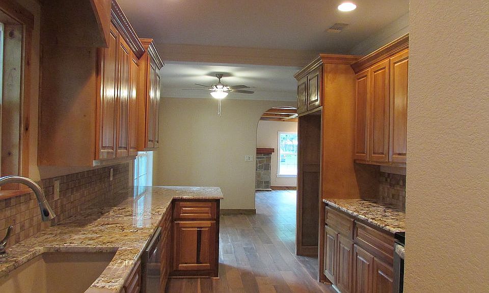 2nd image of 508 E 1st St
