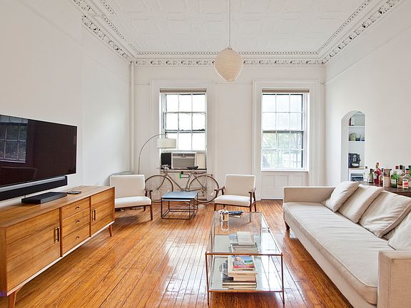 2nd image of 557 Henry St #2
