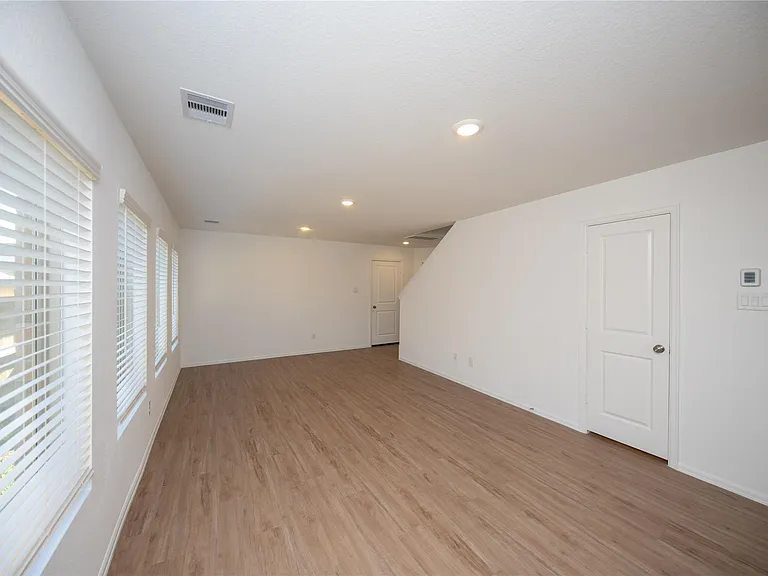 7235 Gorrian — Photo 8
