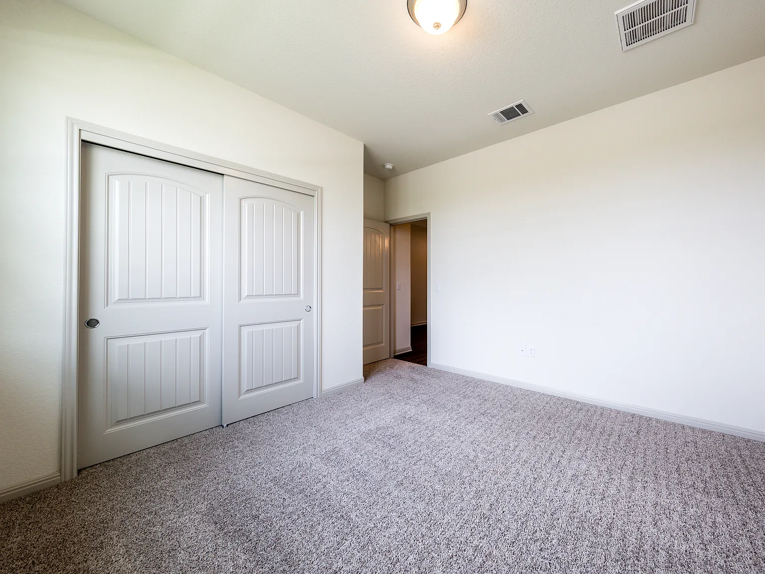 3 bed, 1952 sqft, $2,150 — Photo 3