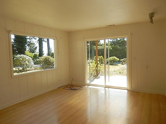 5th image of 121 Driftwood Ln