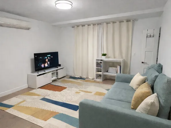 618 Avenue H image 1 of 9