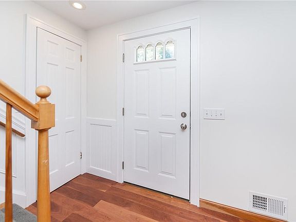 3rd image of 42 Alina St