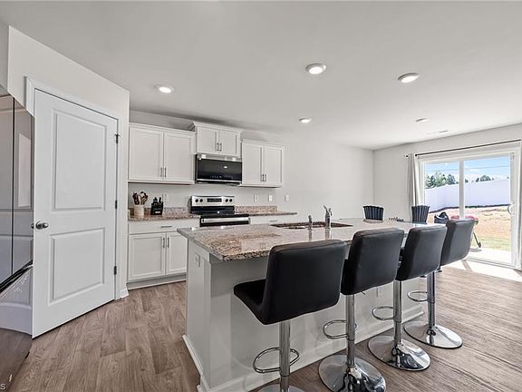 5th image of 218 Birch Tree Way