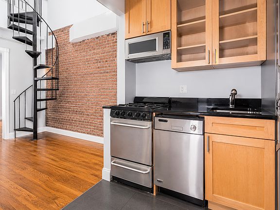 5th image of 724 10th Ave APT 5A