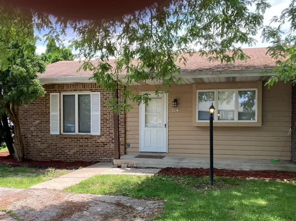 114 Meadows Cir, Crown Pt, IN 46307