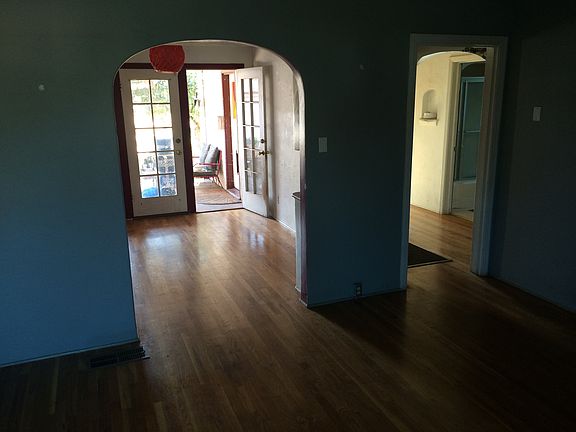 4th image of 1028 E Clinton Ave
