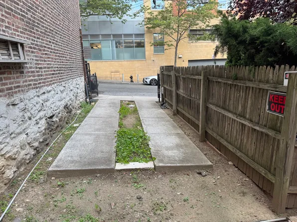 841 Courtlandt Avenue image 9 of 10
