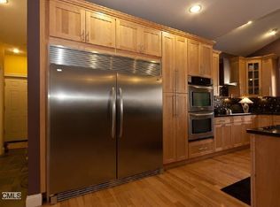 1 Caroline St, Trumbull, CT 06611