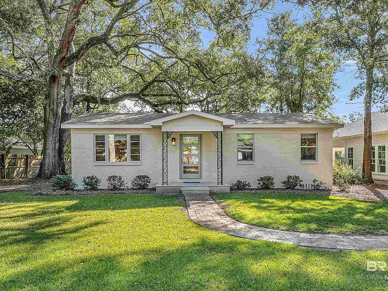 357 Azalea St — Photo 1