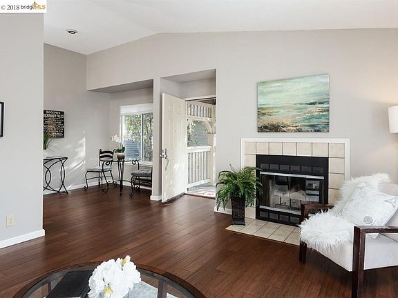 4th image of 140 Lakeshore Ct
