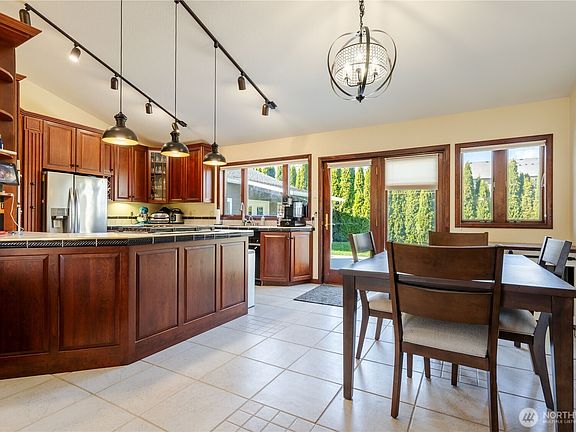 5th image of 1277 Aaron Drive