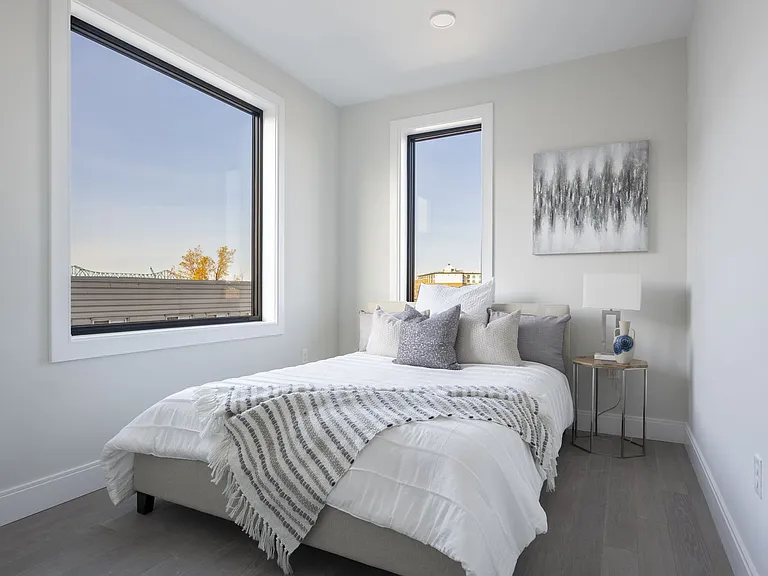 ONE52 - Luxury Apartments — Photo 8