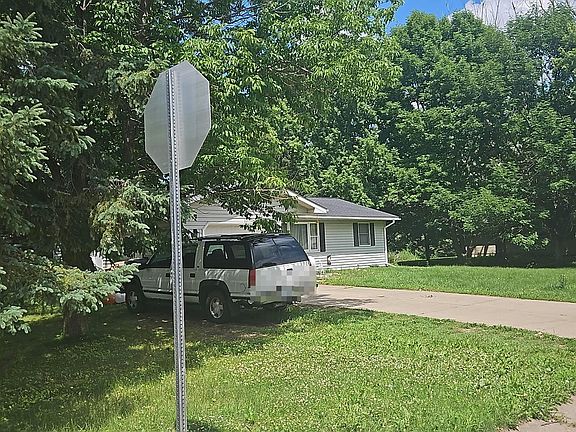 3rd image of 745 Derrick Dr