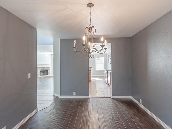 3rd image of 3941 Brook Hollow Dr