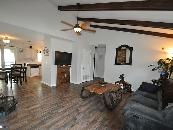 3rd image of 11 Lute Ct