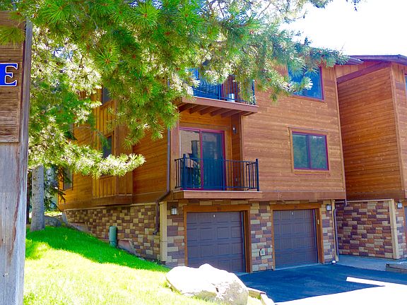 2nd image of 3055 Village Dr Unit 101