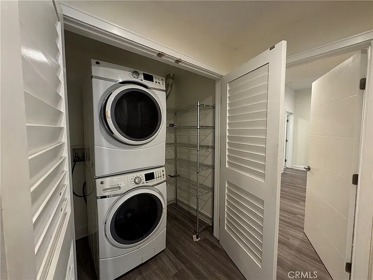 14934 Burbank Blvd #102 — Photo 12