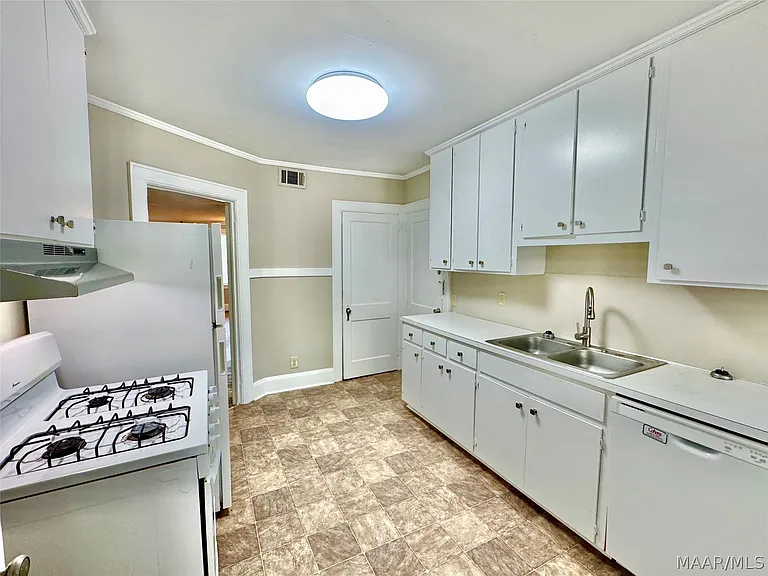 440 E Fairview Ave — Photo 15