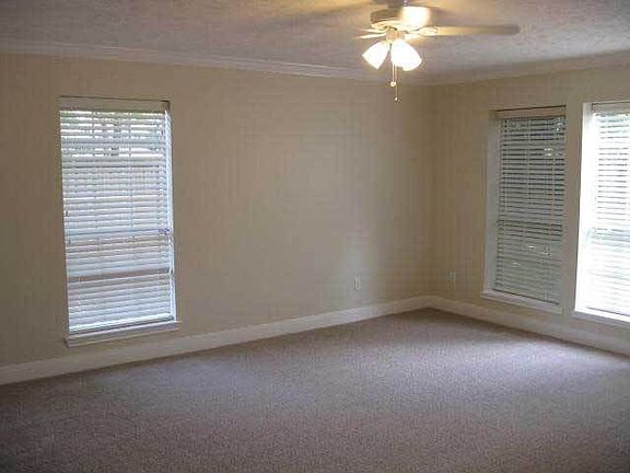 1st floor Large Master Bed Rm, lots of windows, 2 in. blinds, netural colors..