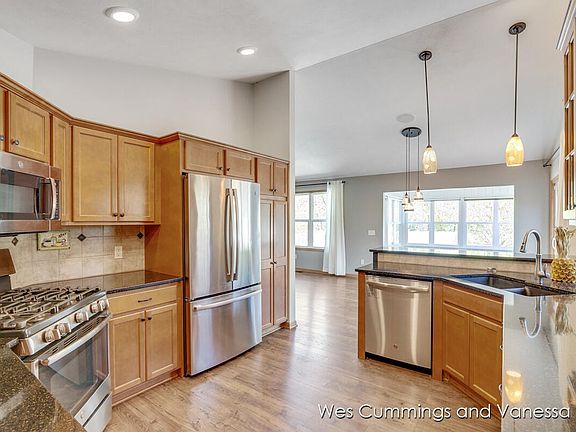 3rd image of 2091 Hollyhock Dr NE