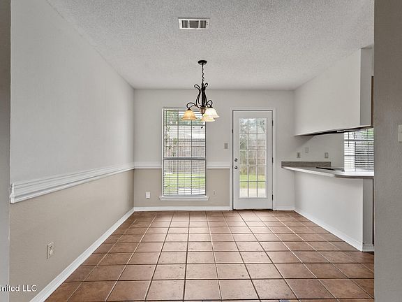 5th image of 508 Woodward Dr