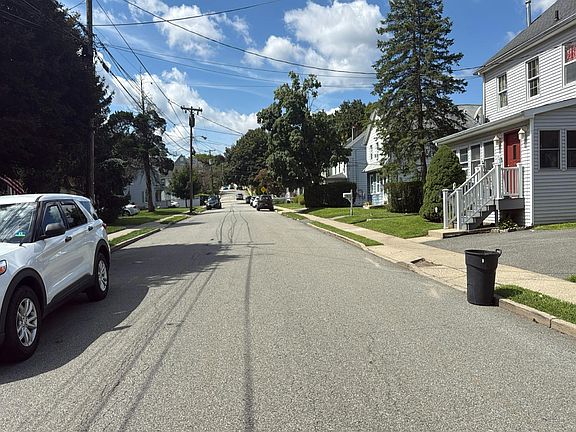 5th image of 134 Maple Ave