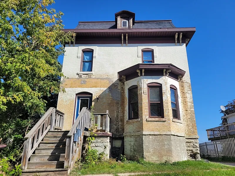 2 bed, 1.0 bath, 800 sqft, $950 — Photo 1