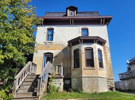 110 W 4th St, Kaukauna, WI