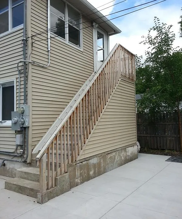 Rear entrance - private stairs.