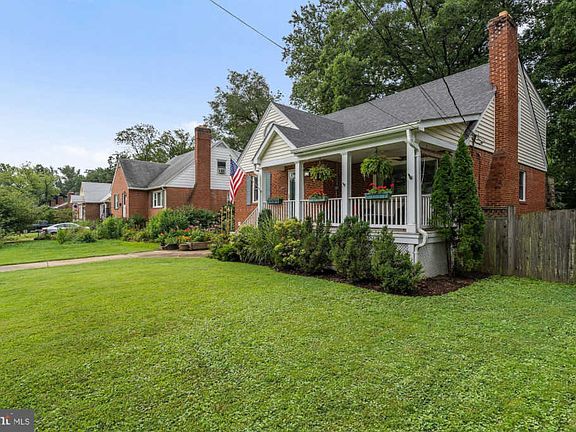 3rd image of 1025 Poplar Dr