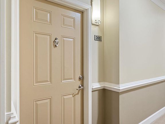 5th image of 7055 Heritage Hunt Dr APT 201