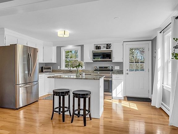 5th image of 46 Hale St