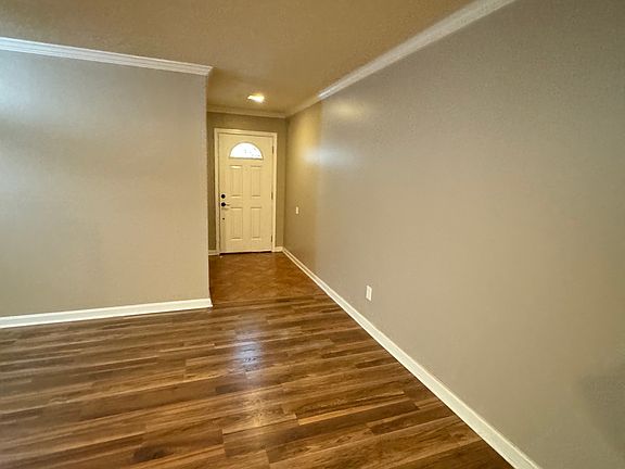 2nd image of 33 Middleton Ct SE #33