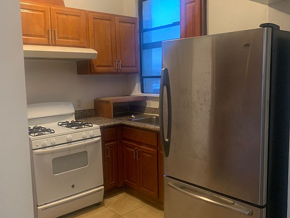 3rd image of 315 25th St APT 25