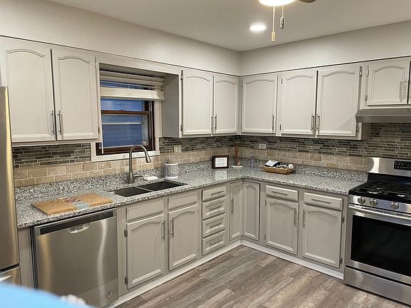 2nd image of 1419 N Park Dr