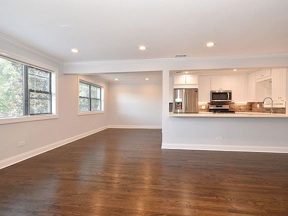 5th image of 5726 N Hermitage Ave APT 2E