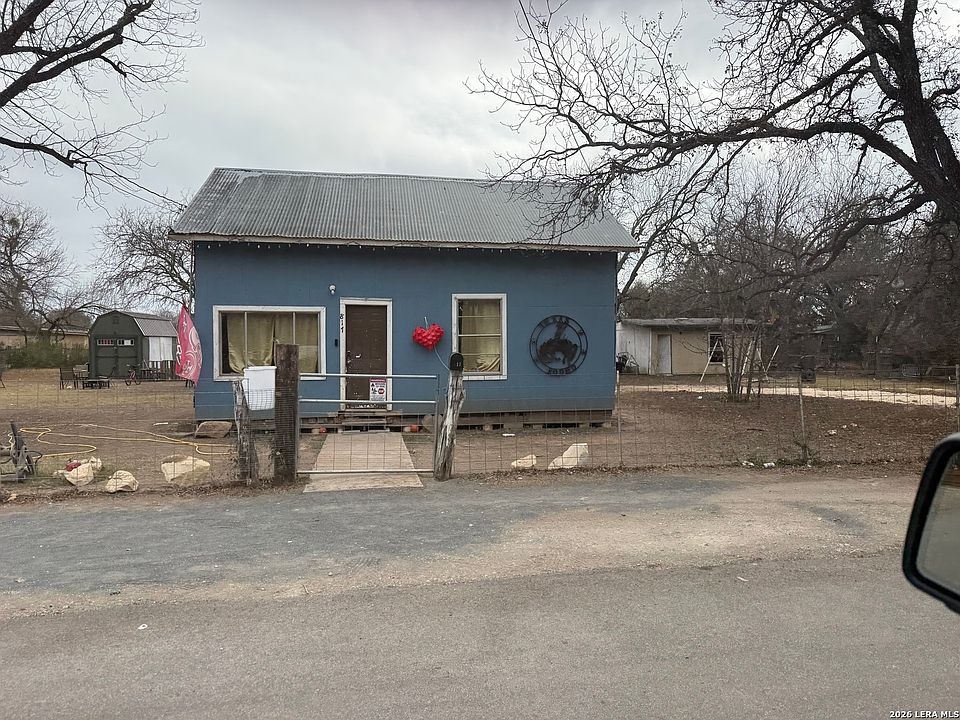 1st image of 817 W Cargile