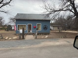 817 W Cargile, Uvalde, TX 78801