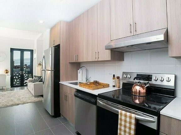 3rd image of 1139 49th Ave APT 908