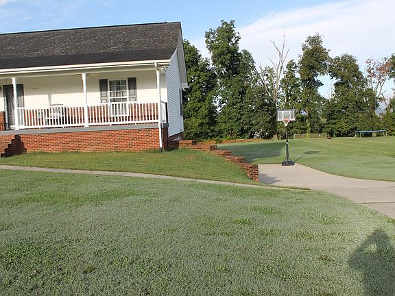 3rd image of 2528 Plantation Dr